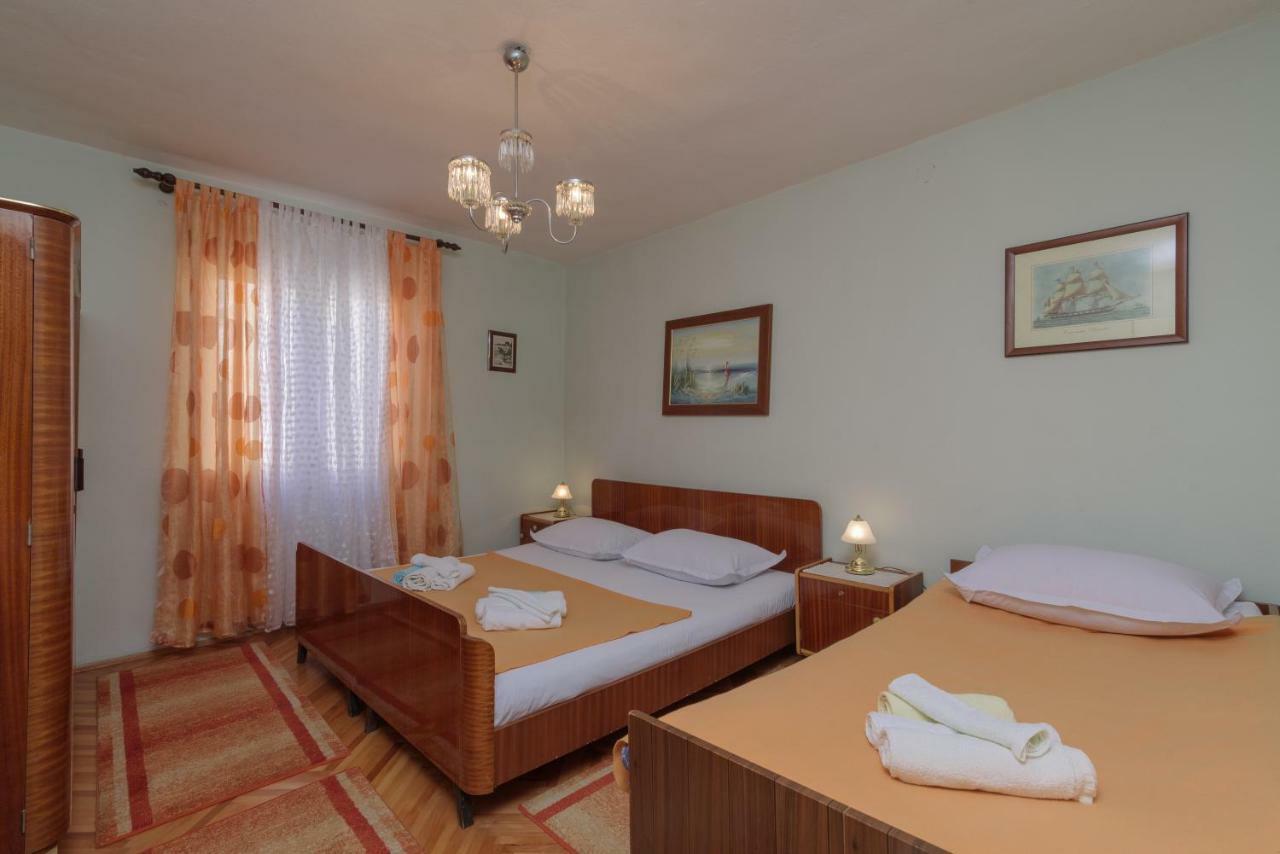 Rooms Mirjana - Centre Of Trogir Eksteriør billede